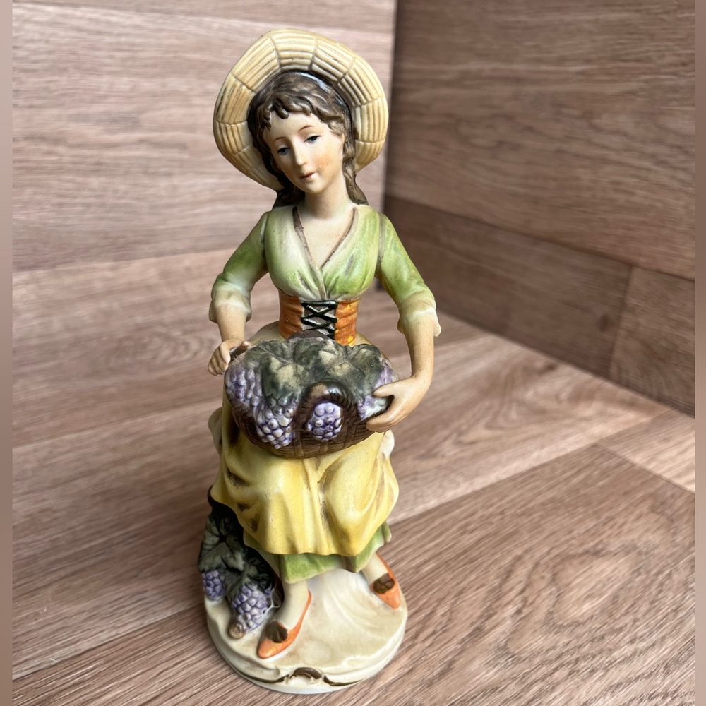 Vintage Homco‎ Tuscan Peasant Girl With Grapes in Basket #1258